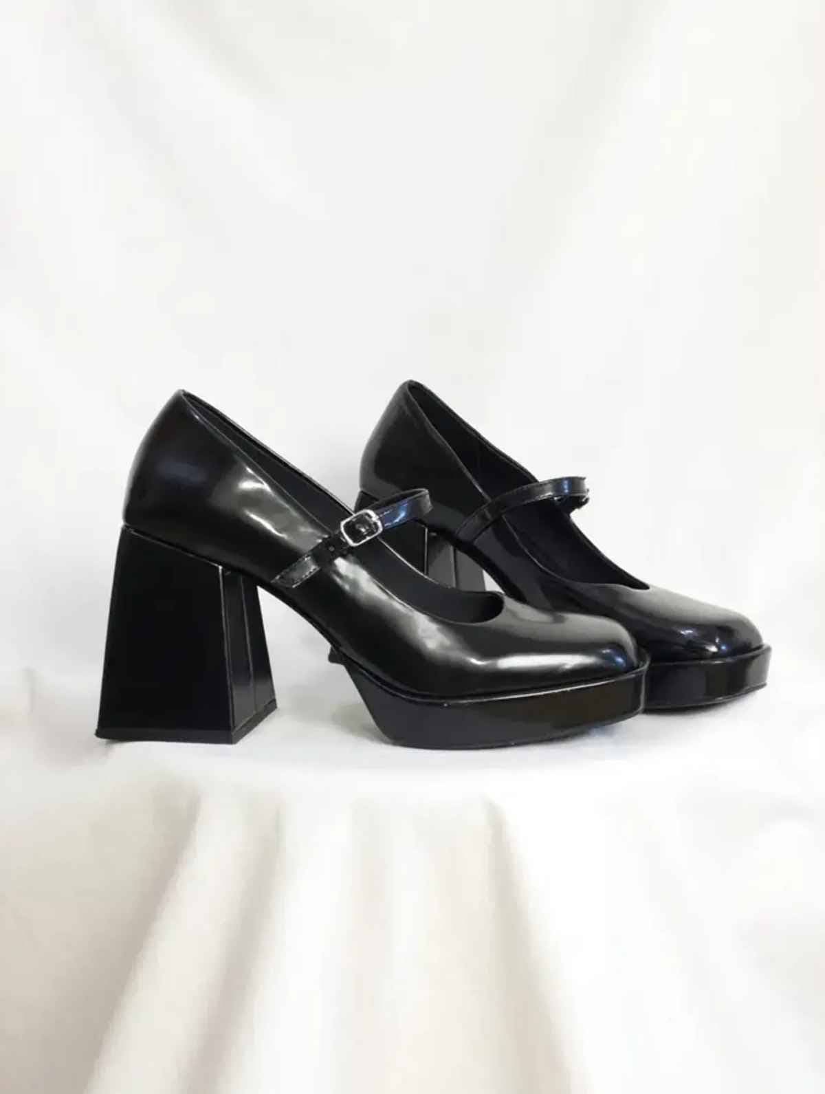 Sapato Mary Jane Monki Bico Quadrado