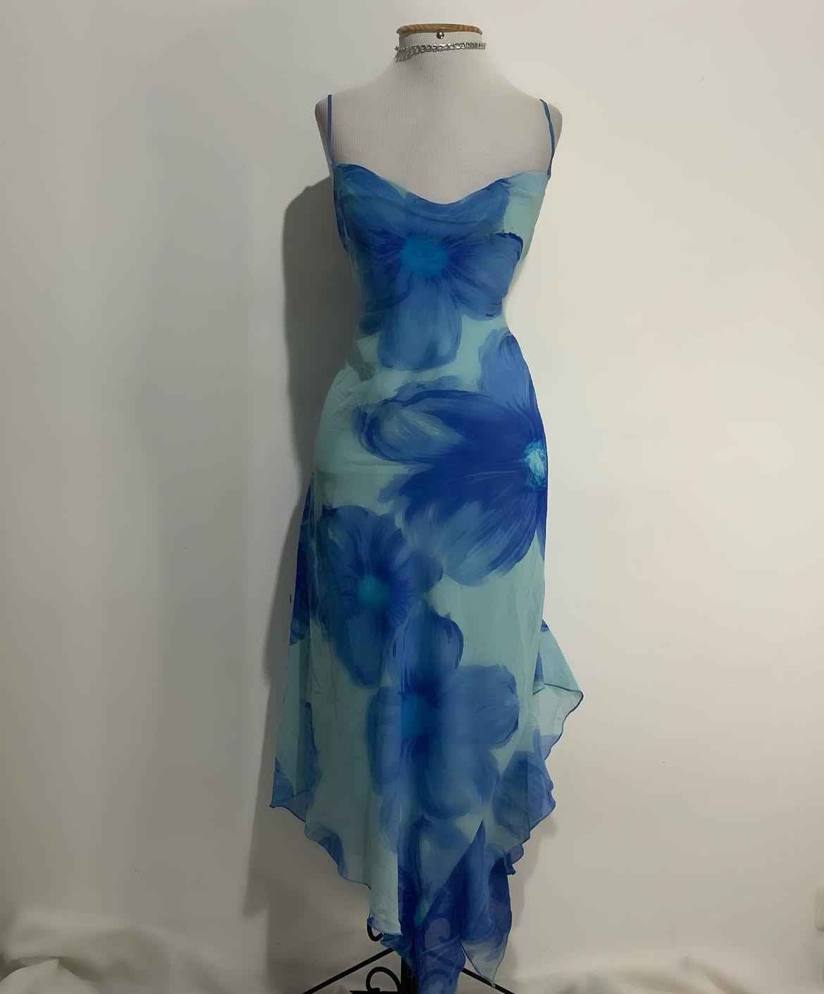 Vestido Azul Florido Recorte