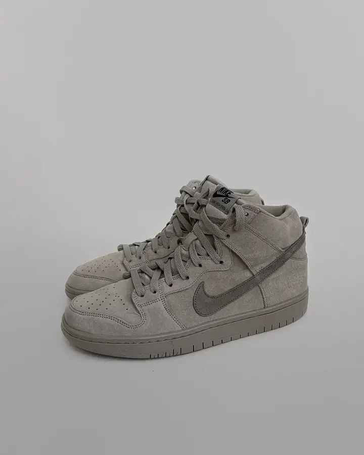 Tenis Nike Dunk High Reigning Champ Cinza